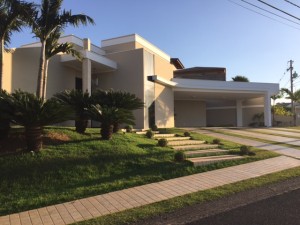 Residência no Condomínio Damha IV