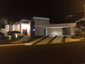 Residência no Condomínio Damha IV