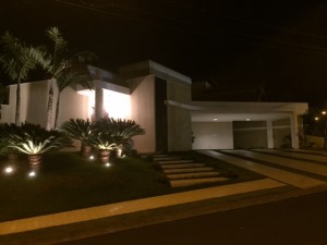 Residência no Condomínio Damha IV